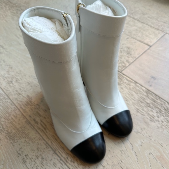 Chanel White and Black booties - Picture 5 of 9
